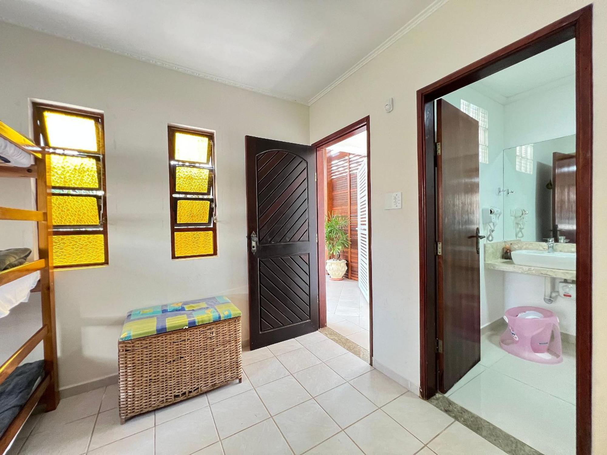 Casa Agradavel Com Piscina, A Poucos Passos Da Praia Peruibe Luaran gambar