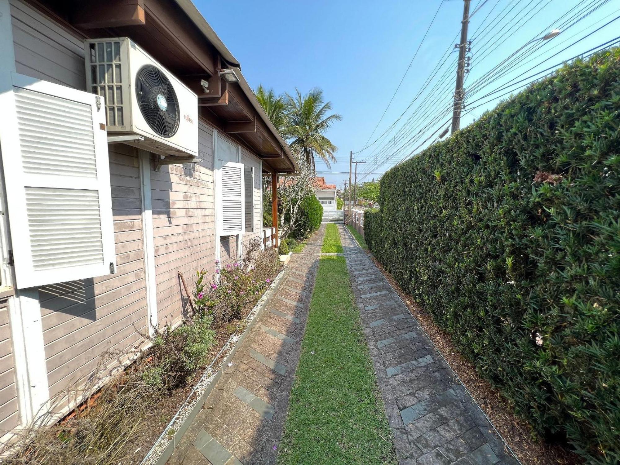 Casa Agradavel Com Piscina, A Poucos Passos Da Praia Peruibe Luaran gambar