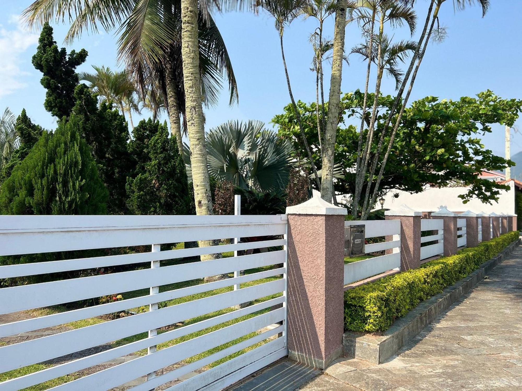 Casa Agradavel Com Piscina, A Poucos Passos Da Praia Peruibe Luaran gambar